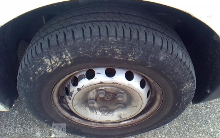 RENAULT MASTER EQUIPE AVEC UNE NACELLE 12M  NON ROULANT TREUIL  FB-677-TN
