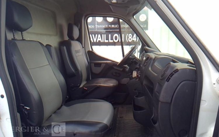 RENAULT MASTER EQUIPE AVEC UNE NACELLE 12M  NON ROULANT TREUIL  FB-677-TN