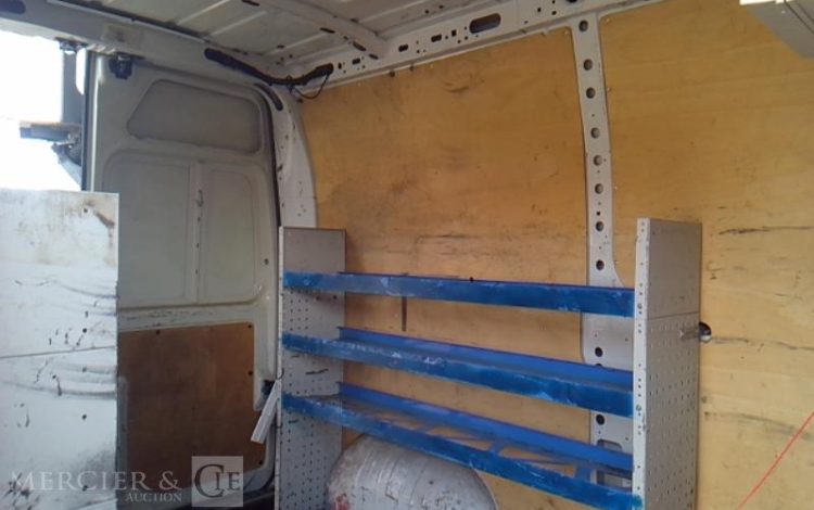 RENAULT MASTER EQUIPE AVEC UNE NACELLE 12M  NON ROULANT TREUIL  FB-677-TN