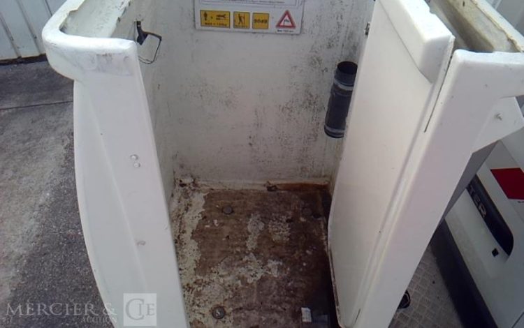 RENAULT MASTER EQUIPE AVEC UNE NACELLE 12M  NON ROULANT TREUIL  FB-677-TN