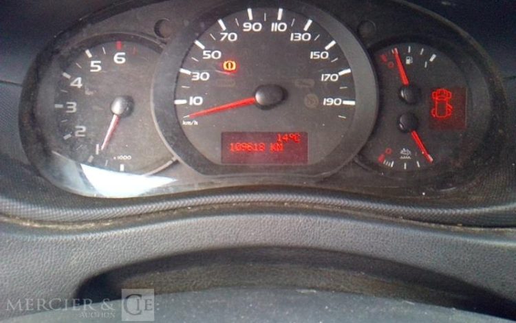 RENAULT MASTER EQUIPE AVEC UNE NACELLE 12M  NON ROULANT TREUIL  FB-677-TN