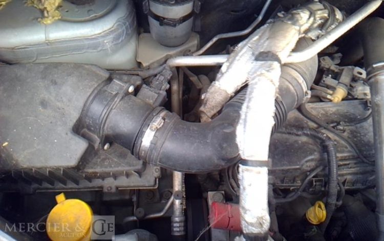 RENAULT MASTER EQUIPE AVEC UNE NACELLE 12M  NON ROULANT TREUIL  FB-677-TN
