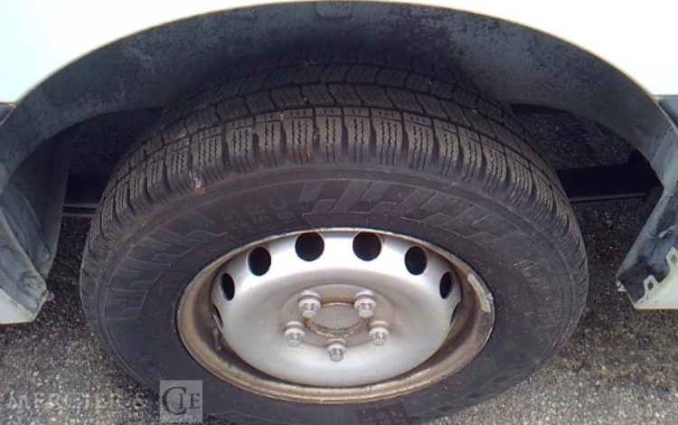 RENAULT MASTER EQUIPE AVEC UNE NACELLE 12M  NON ROULANT TREUIL  FB-677-TN