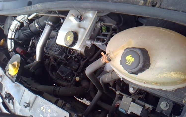 RENAULT MASTER EQUIPE AVEC UNE NACELLE 12M  NON ROULANT TREUIL  FB-677-TN