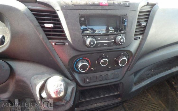 IVECO 35C12 BENNE SIMPLE CABINE COFFRE  FB-682-RG