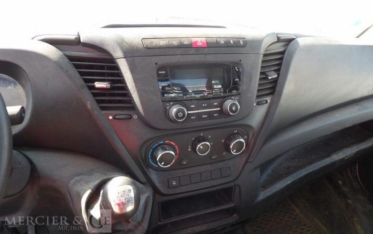 IVECO 35C12 BENNE SIMPLE CABINE COFFRE  FB-682-RG