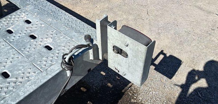 HUBIERE REMORQUE PORTE VOITURE 1T65  FE-941-EJ