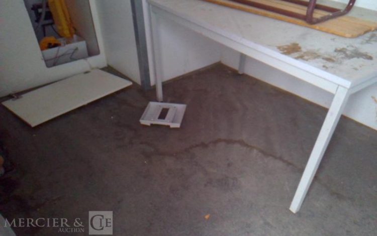 CNSE ABRIS CHANTIER 9M2 ISOLE + WC  FF-043-TC