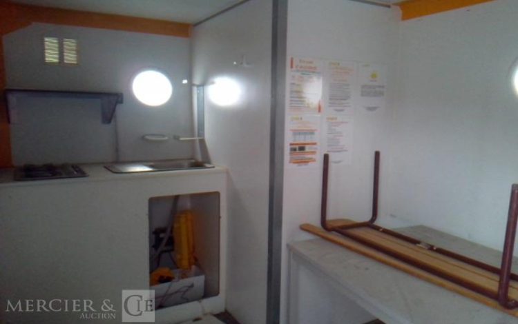 CNSE ABRIS CHANTIER 9M2 ISOLE + WC  FF-043-TC