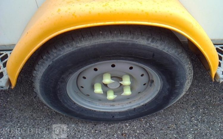 CNSE ABRIS CHANTIER 9M2 ISOLE + WC  FF-043-TC