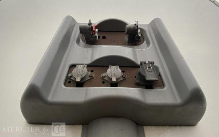 GENTRAIL SEMI REMORQUE FOURGON 3 ESSIEUX – POUR PIECES  FF-869-BN