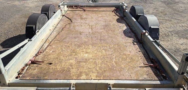 HUBIERE REMORQUE PORTE ENGIN 2T8  FG-213-DT