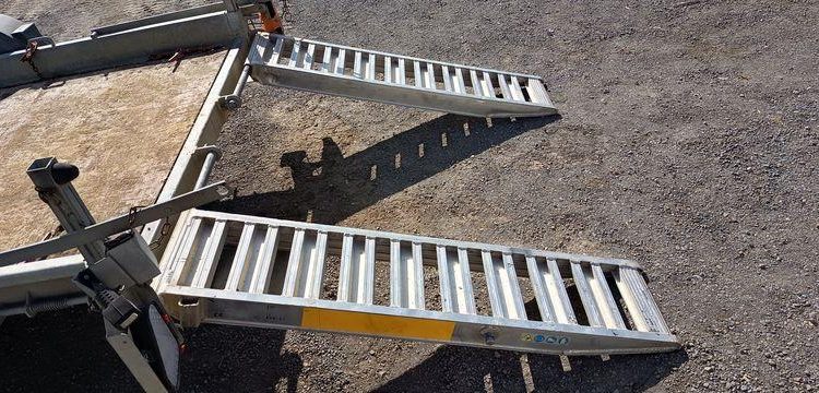 HUBIERE REMORQUE PORTE ENGIN 2T8  FG-213-DT