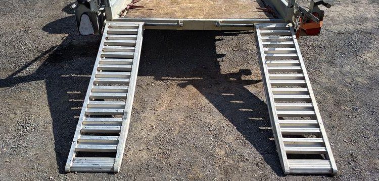 HUBIERE REMORQUE PORTE ENGIN 2T8  FG-213-DT