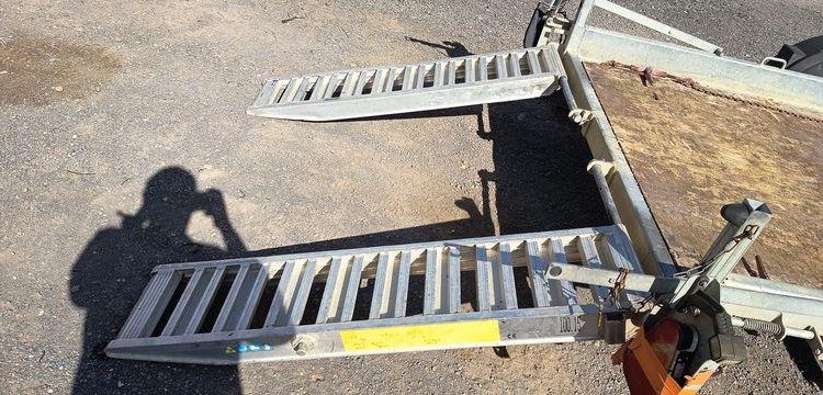 HUBIERE REMORQUE PORTE ENGIN 2T8  FG-213-DT