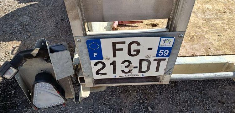 HUBIERE REMORQUE PORTE ENGIN 2T8  FG-213-DT