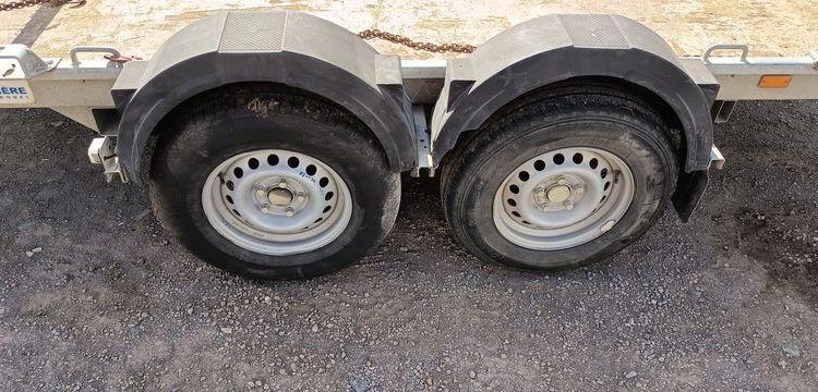 HUBIERE REMORQUE PORTE ENGIN 2T8  FG-213-DT