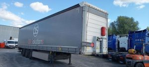 SCHMITZ SEMI ROMRQUE BACHEE NKS SCB S3T AVEC HAYON – 3 ESSIEUX  – PTAC 39 TONNES –  FL-487-CG