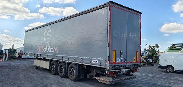SCHMITZ SEMI ROMRQUE BACHEE NKS SCB S3T AVEC HAYON – 3 ESSIEUX  – PTAC 39 TONNES –  FL-487-CG