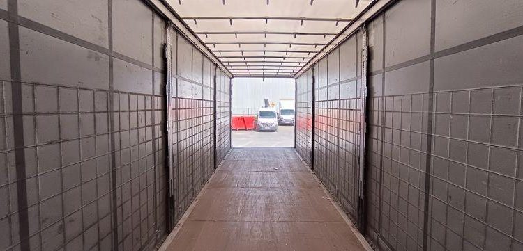 SCHMITZ SEMI ROMRQUE BACHEE NKS SCB S3T AVEC HAYON – 3 ESSIEUX  – PTAC 39 TONNES –  FL-487-CG
