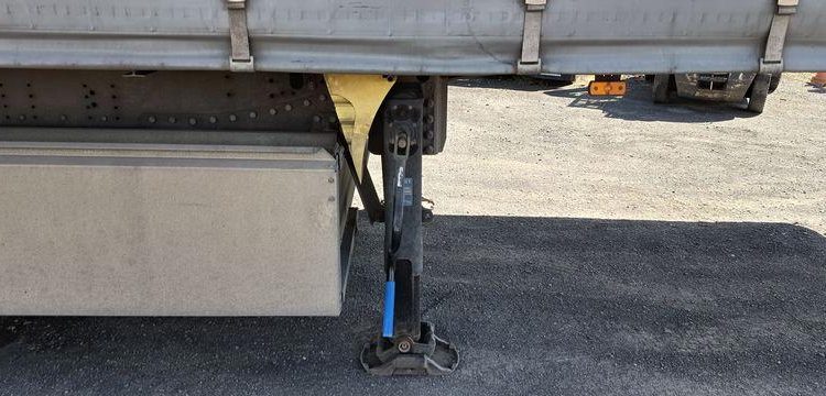 SCHMITZ SEMI ROMRQUE BACHEE NKS SCB S3T AVEC HAYON – 3 ESSIEUX  – PTAC 39 TONNES –  FL-487-CG