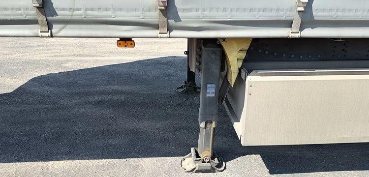 SCHMITZ SEMI ROMRQUE BACHEE NKS SCB S3T AVEC HAYON – 3 ESSIEUX  – PTAC 39 TONNES –  FL-487-CG