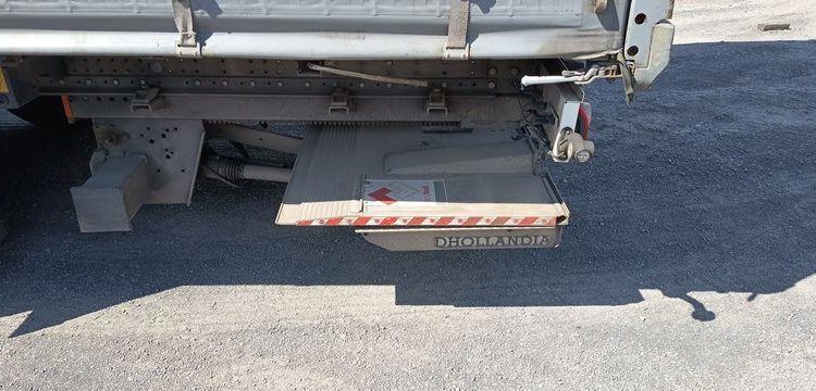 SCHMITZ SEMI ROMRQUE BACHEE NKS SCB S3T AVEC HAYON – 3 ESSIEUX  – PTAC 39 TONNES –  FL-487-CG
