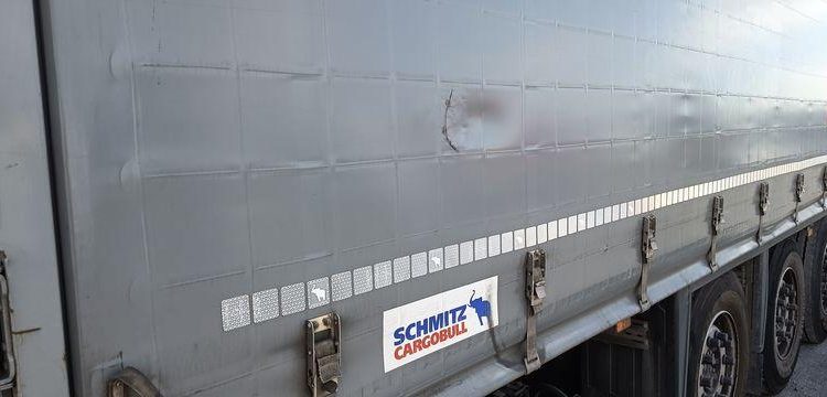 SCHMITZ SEMI ROMRQUE BACHEE NKS SCB S3T AVEC HAYON – 3 ESSIEUX  – PTAC 39 TONNES –  FL-487-CG