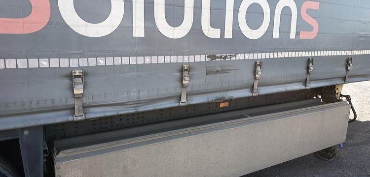 SCHMITZ SEMI ROMRQUE BACHEE NKS SCB S3T AVEC HAYON – 3 ESSIEUX  – PTAC 39 TONNES –  FL-487-CG
