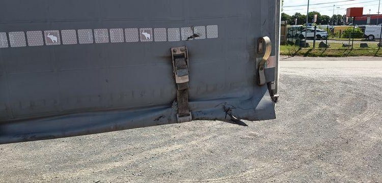 SCHMITZ SEMI ROMRQUE BACHEE NKS SCB S3T AVEC HAYON – 3 ESSIEUX  – PTAC 39 TONNES –  FL-487-CG