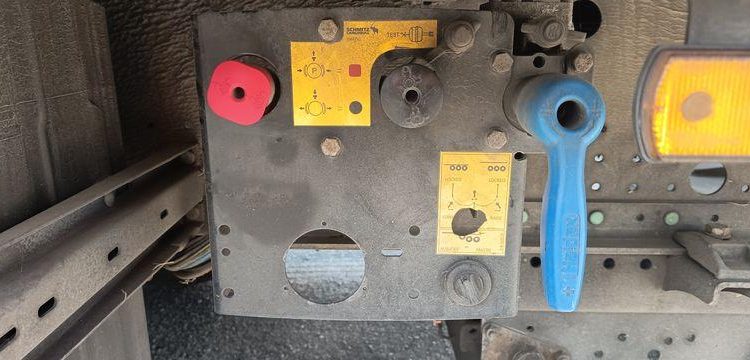 SCHMITZ SEMI ROMRQUE BACHEE NKS SCB S3T AVEC HAYON – 3 ESSIEUX  – PTAC 39 TONNES –  FL-487-CG
