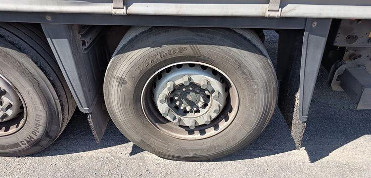 SCHMITZ SEMI ROMRQUE BACHEE NKS SCB S3T AVEC HAYON – 3 ESSIEUX  – PTAC 39 TONNES –  FL-487-CG