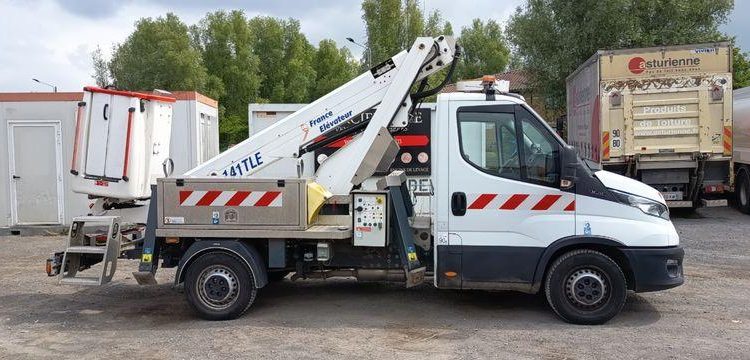 IVECO DAILY 35S14 NACELLE FRANCE ELEVATEUR 141TLE – 12 METRES – DIESEL – 500 HEURES BLANC FT-331-NQ