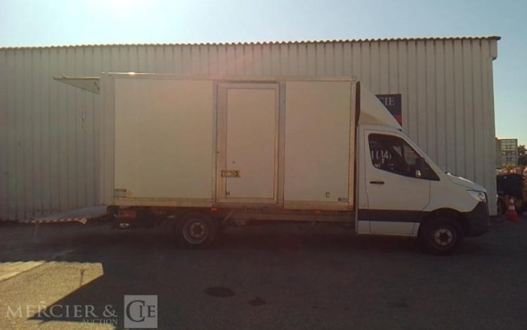 MERCEDES SPRINTER 516 CHASSIS CAB 43 CAISSE HAYON BLANC FW-153-FE