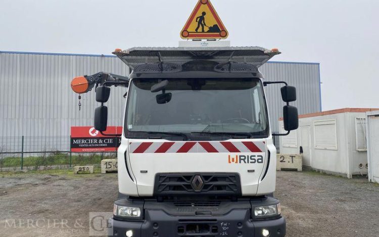 RENAULT CAMION FOREUSE + TARIERE GAMME D250 / DTI8 DIESEL – 4X2 – PTAC 13T BLANC FW-720-ZL