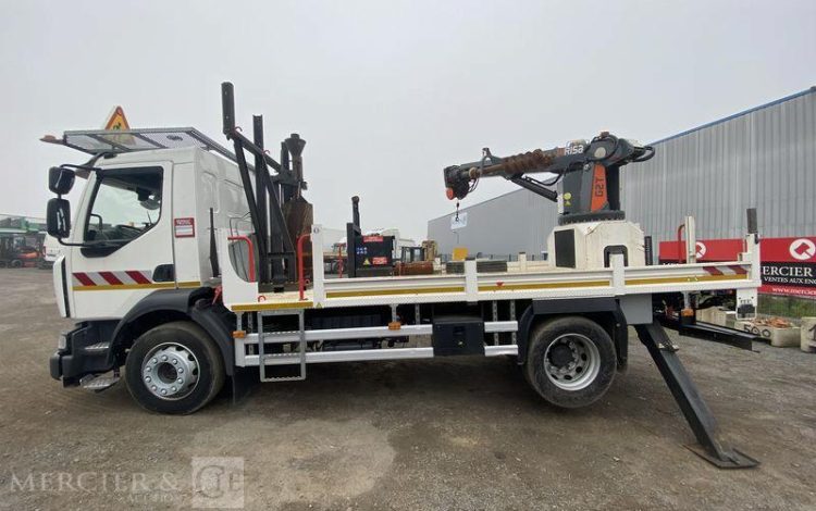 RENAULT CAMION FOREUSE + TARIERE GAMME D250 / DTI8 DIESEL – 4X2 – PTAC 13T BLANC FW-720-ZL