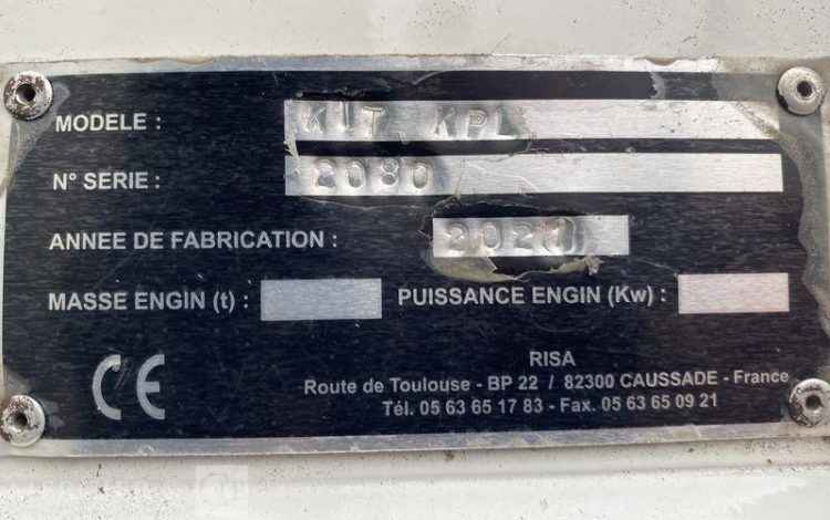 RENAULT CAMION FOREUSE + TARIERE GAMME D250 / DTI8 DIESEL – 4X2 – PTAC 13T BLANC FW-720-ZL