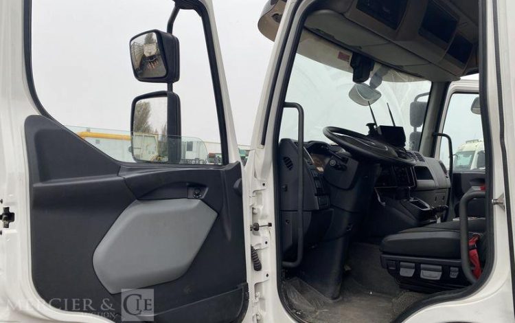 RENAULT CAMION FOREUSE + TARIERE GAMME D250 / DTI8 DIESEL – 4X2 – PTAC 13T BLANC FW-720-ZL