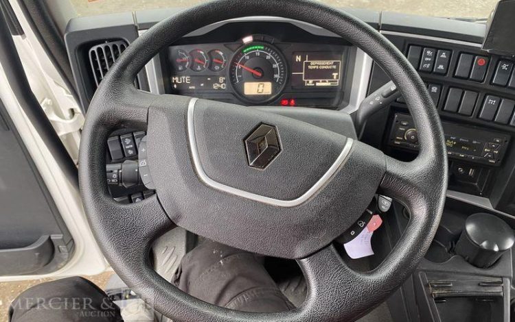 RENAULT CAMION FOREUSE + TARIERE GAMME D250 / DTI8 DIESEL – 4X2 – PTAC 13T BLANC FW-720-ZL