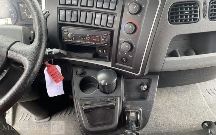 RENAULT CAMION FOREUSE + TARIERE GAMME D250 / DTI8 DIESEL – 4X2 – PTAC 13T BLANC FW-720-ZL