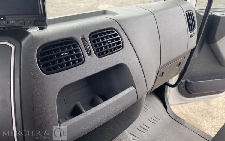 RENAULT CAMION FOREUSE + TARIERE GAMME D250 / DTI8 DIESEL – 4X2 – PTAC 13T BLANC FW-720-ZL