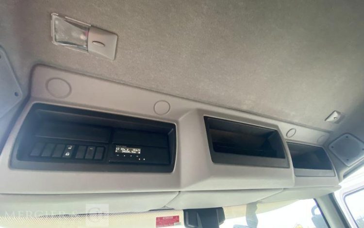RENAULT CAMION FOREUSE + TARIERE GAMME D250 / DTI8 DIESEL – 4X2 – PTAC 13T BLANC FW-720-ZL