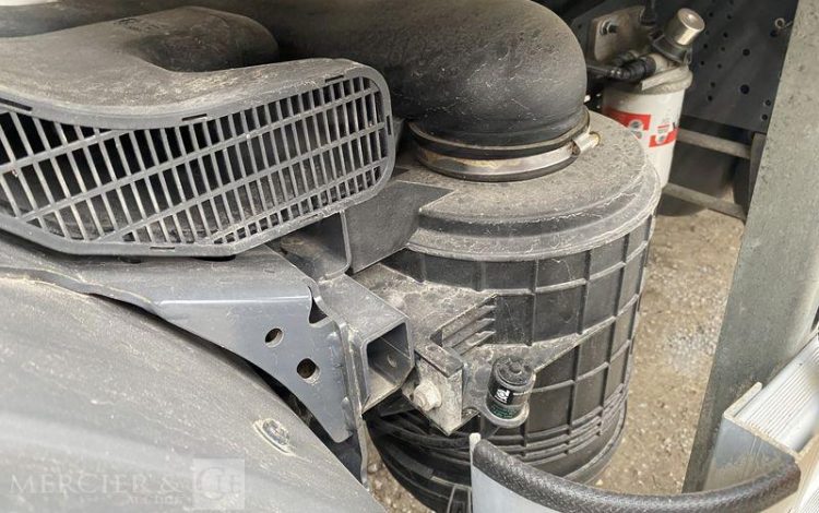 RENAULT CAMION FOREUSE + TARIERE GAMME D250 / DTI8 DIESEL – 4X2 – PTAC 13T BLANC FW-720-ZL