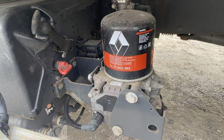 RENAULT CAMION FOREUSE + TARIERE GAMME D250 / DTI8 DIESEL – 4X2 – PTAC 13T BLANC FW-720-ZL