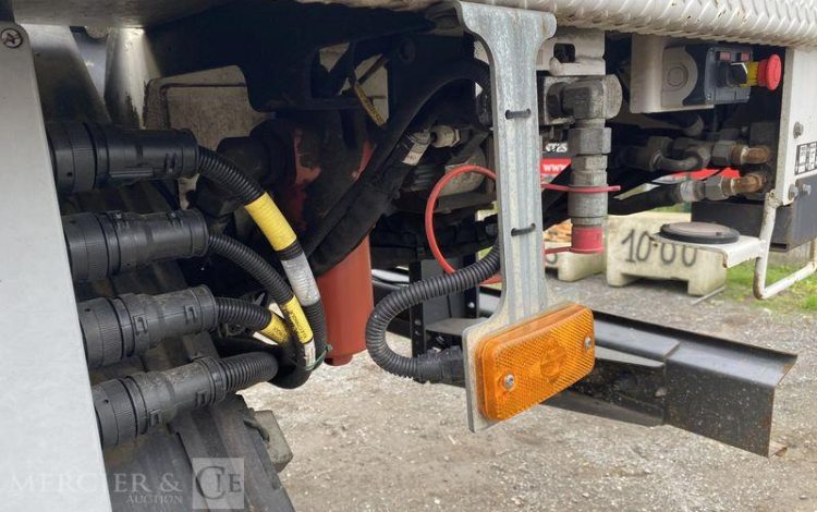 RENAULT CAMION FOREUSE + TARIERE GAMME D250 / DTI8 DIESEL – 4X2 – PTAC 13T BLANC FW-720-ZL