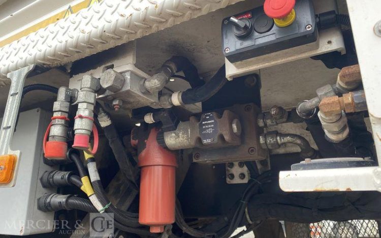 RENAULT CAMION FOREUSE + TARIERE GAMME D250 / DTI8 DIESEL – 4X2 – PTAC 13T BLANC FW-720-ZL