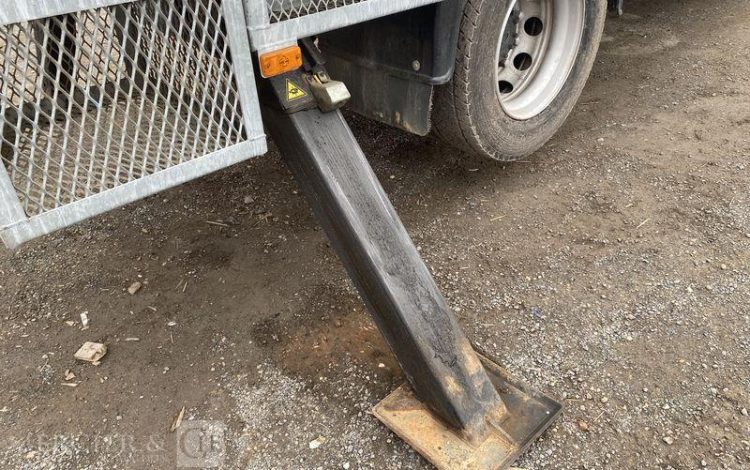 RENAULT CAMION FOREUSE + TARIERE GAMME D250 / DTI8 DIESEL – 4X2 – PTAC 13T BLANC FW-720-ZL