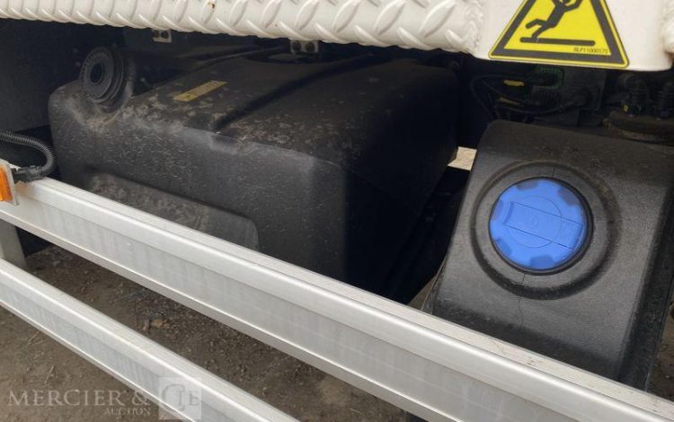 RENAULT CAMION FOREUSE + TARIERE GAMME D250 / DTI8 DIESEL – 4X2 – PTAC 13T BLANC FW-720-ZL