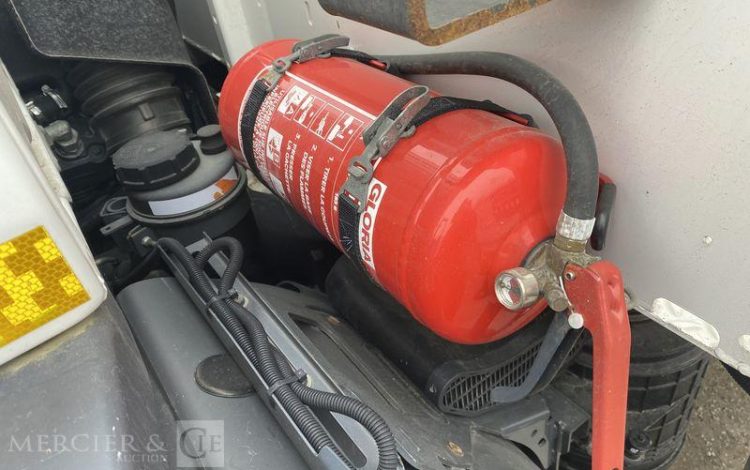 RENAULT CAMION FOREUSE + TARIERE GAMME D250 / DTI8 DIESEL – 4X2 – PTAC 13T BLANC FW-720-ZL