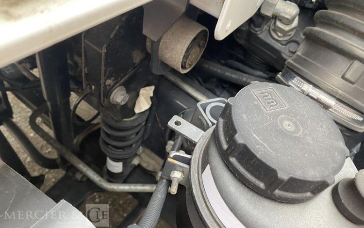 RENAULT CAMION FOREUSE + TARIERE GAMME D250 / DTI8 DIESEL – 4X2 – PTAC 13T BLANC FW-720-ZL